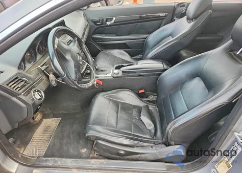 2011 Mercedes-Benz E 550 z USA, uszkodzony, nr VIN WDDKJ7CB8BF099409